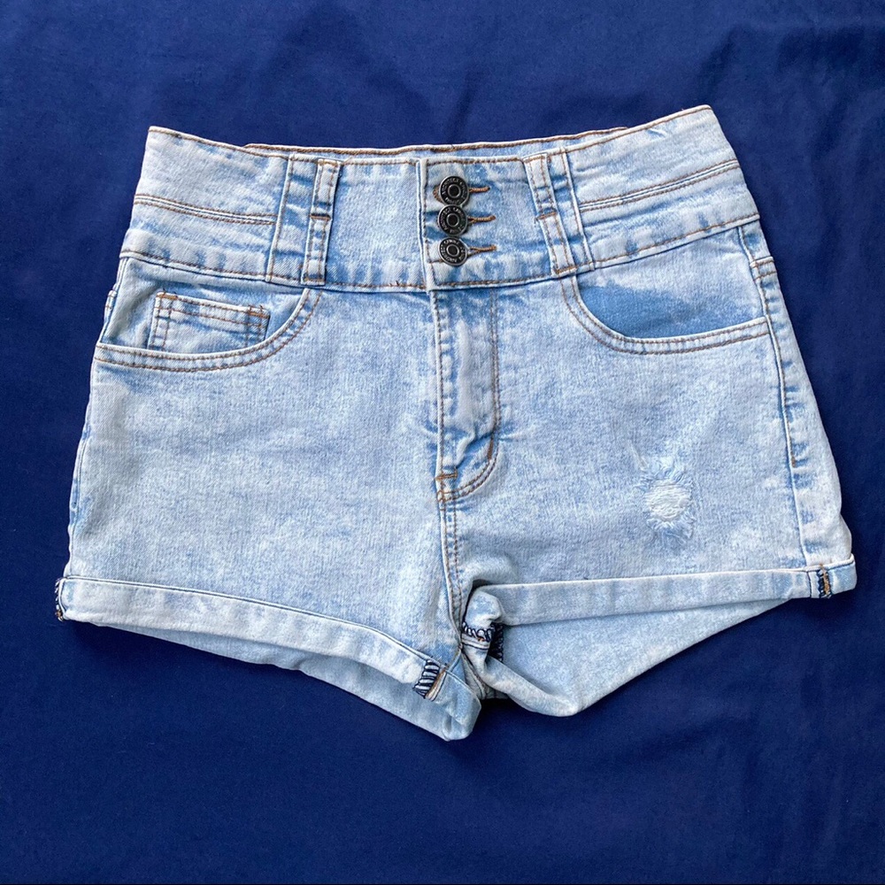 Mid-rise Chiqle shorts 🐳